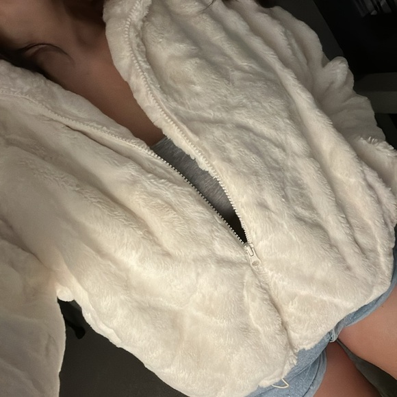 Cream color Teddy Jacket with Plush Texture cropped fit with zipper - Picture 7 of 12